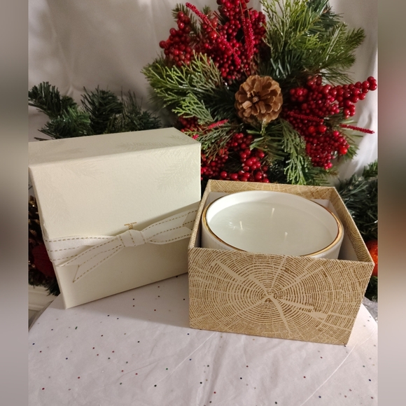 Thymes Frasier Fir Aromatic Candle - 20 oz - Picture 2 of 7